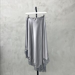 Elegant Gray Women's Skirt with Lace Trim